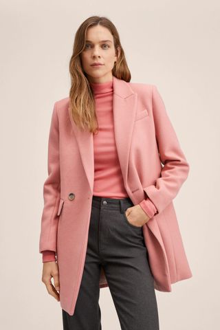 Woman wearing a pink oversized blazer from Mango's sale collection