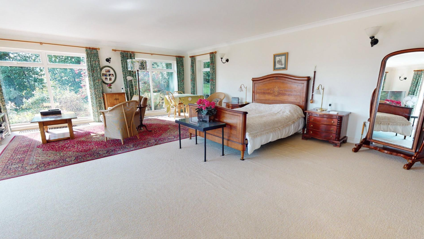 Large downstairs bedroom