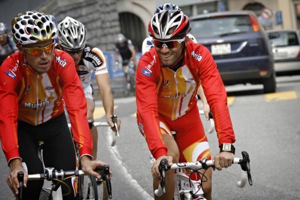 Spanish teammates Samuel Sachez and Alejandro Valverde ride together.