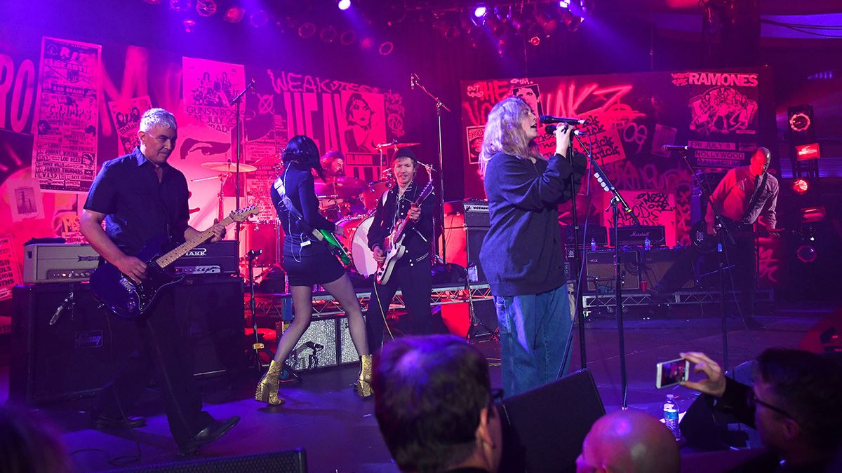 Pat Smear, St. Vincent, Dave Grohl, Beck, Violet Grohl and Krist Novoselic onstage