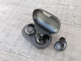 Enacfire In Charging Case Right Earbud Removed