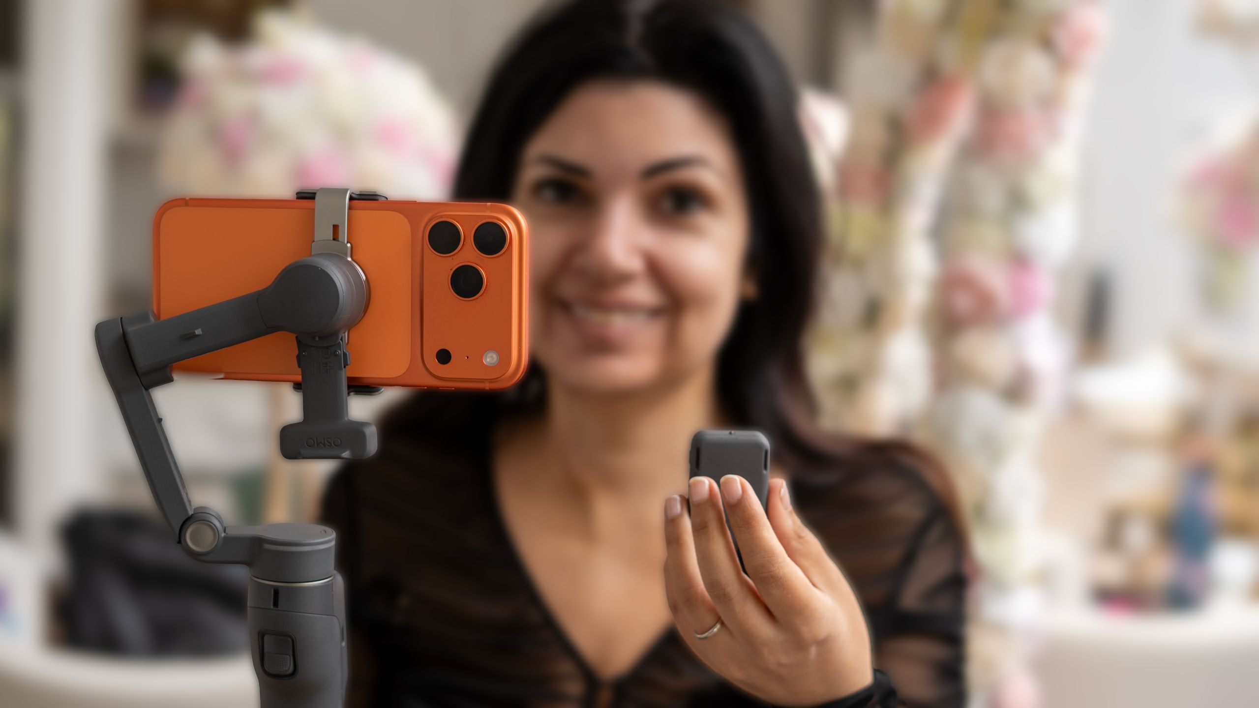 DJI Osmo Mobile 8P Offers Detachable Remote Control