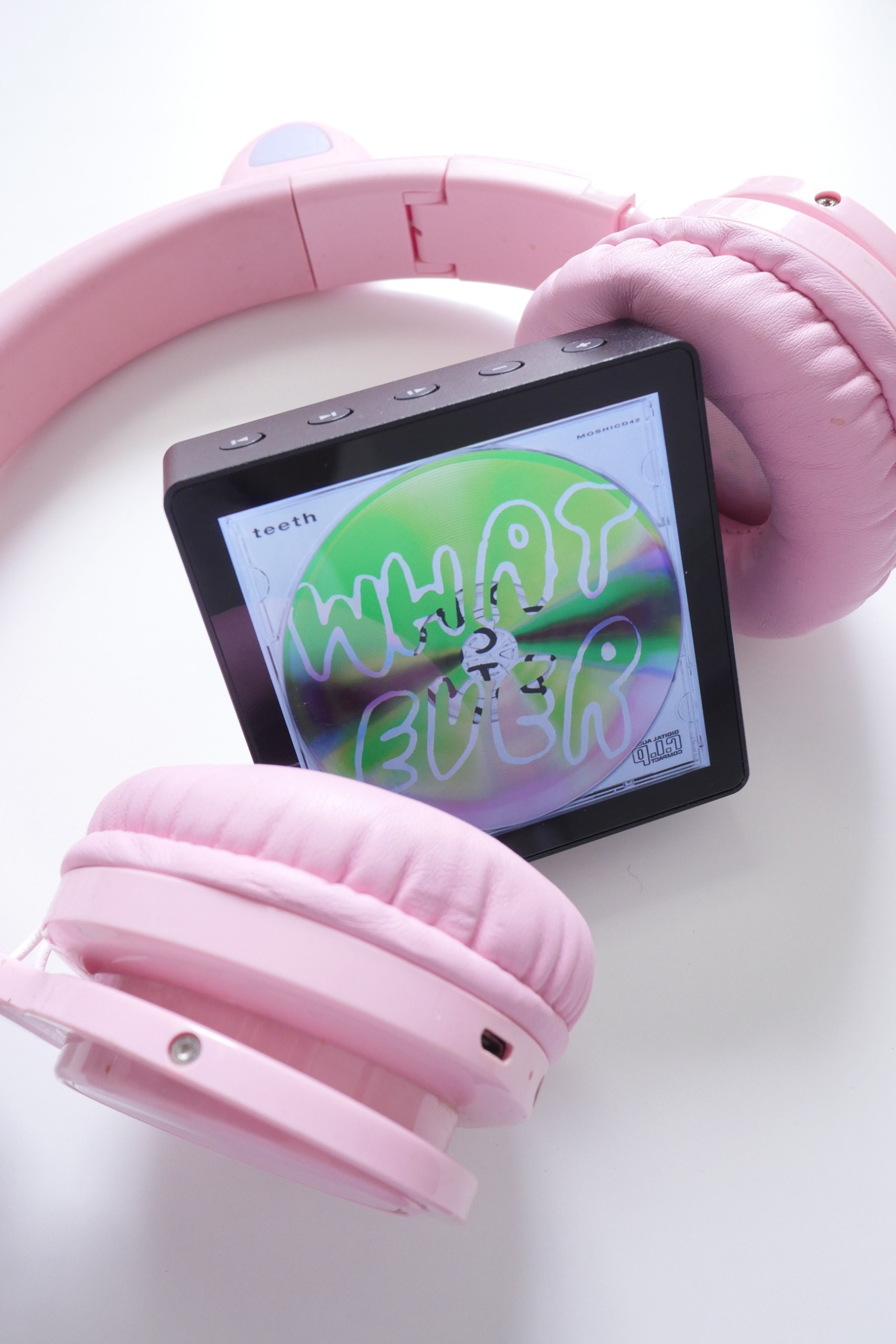 Tom Vek's Sleevenotes music player