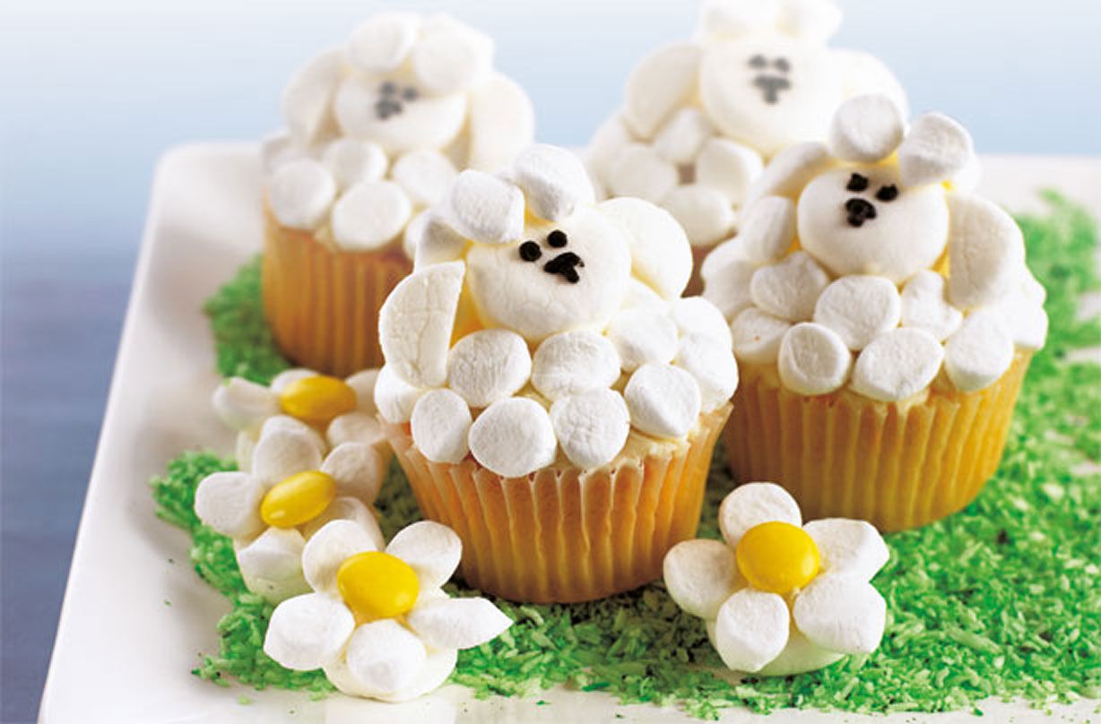 Annabel Karmel’s Farm animal cupcakes