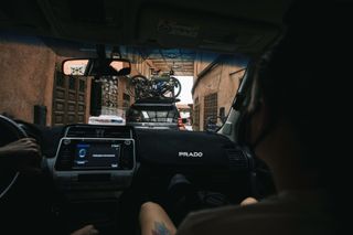 Images of cars loaded with bikes leaving Marrakesh