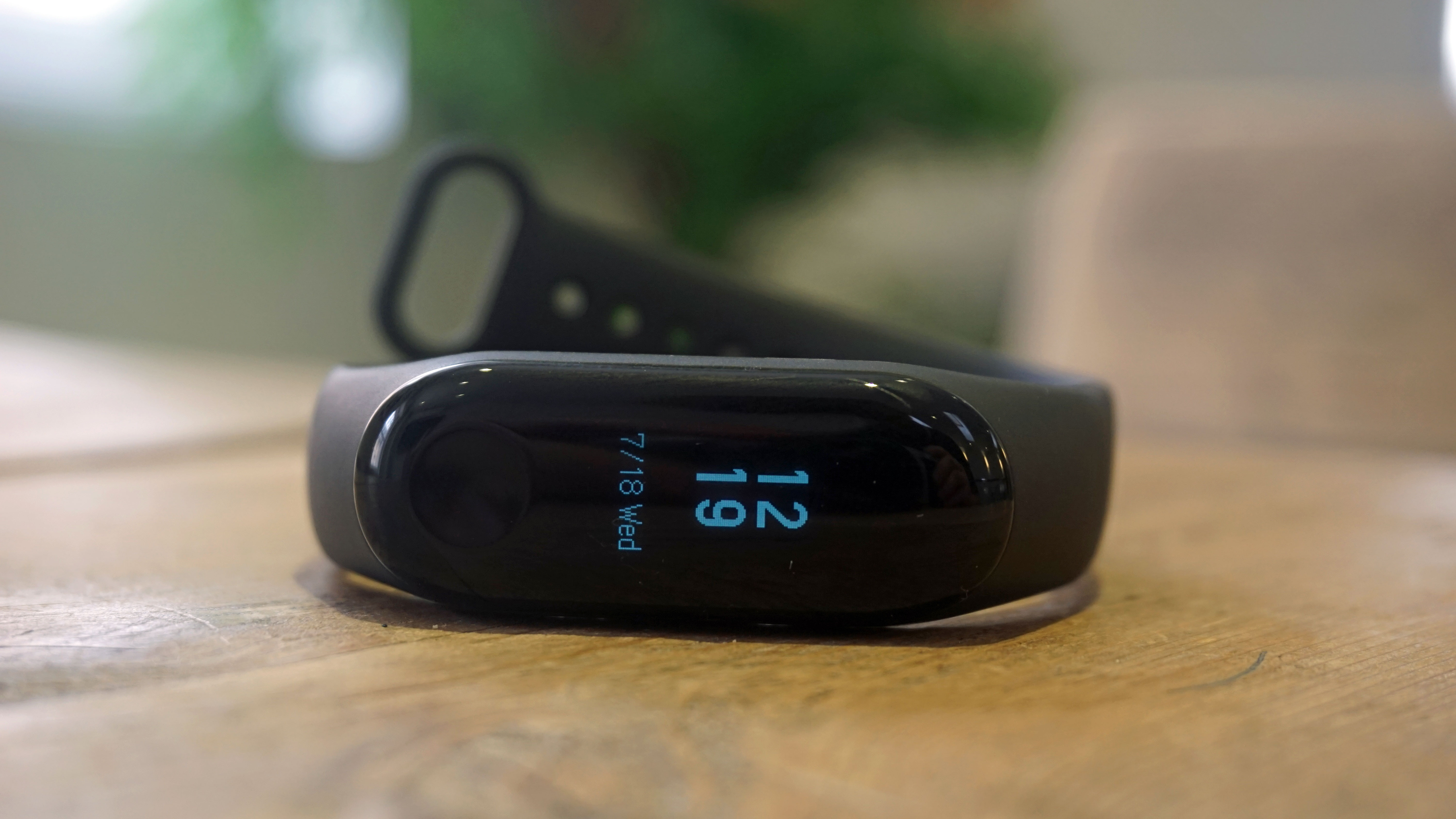 mi band three