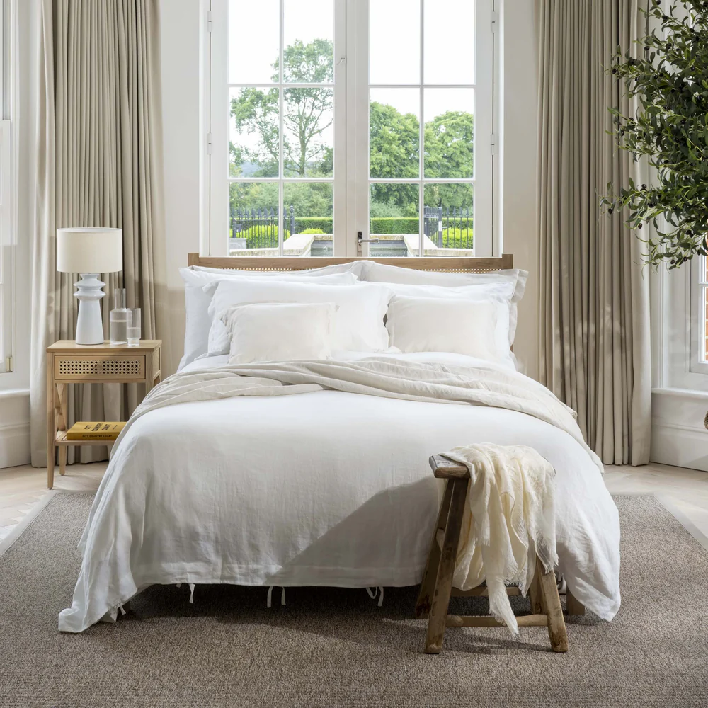 Soak &amp;amp; Sleep French Linen Duvet cover in white