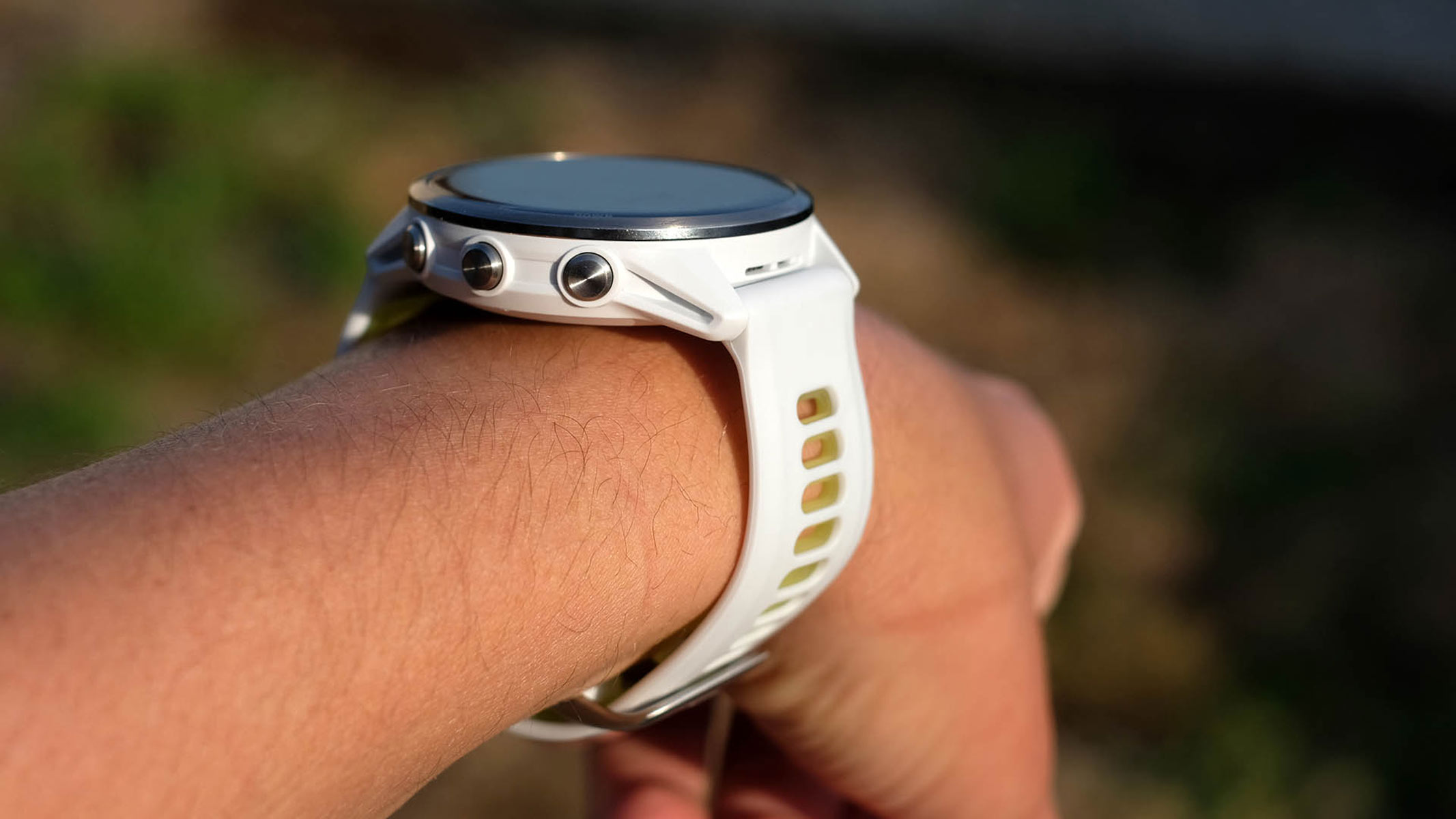 A close-up picture of our reviewer testing the Garmin Forerunner 970
