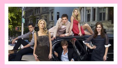 Gossip Girl 2007 original cast: BADGLEY,LIVELY,WESTWICK,CRAWFORD,MOMSEN,MEESTER posing in a car/ in a pink template