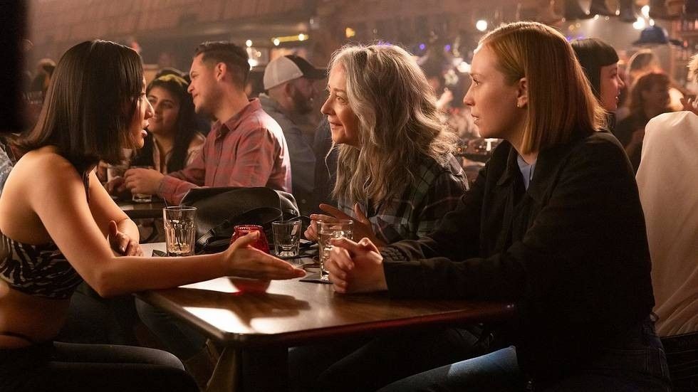 Hacks season 2 episode 6 review | What to Watch - How Many Episodes Of Hacks Season 2 Are There