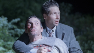 Duane Barry and Mulder in the "Ascension" episode of The X-Files