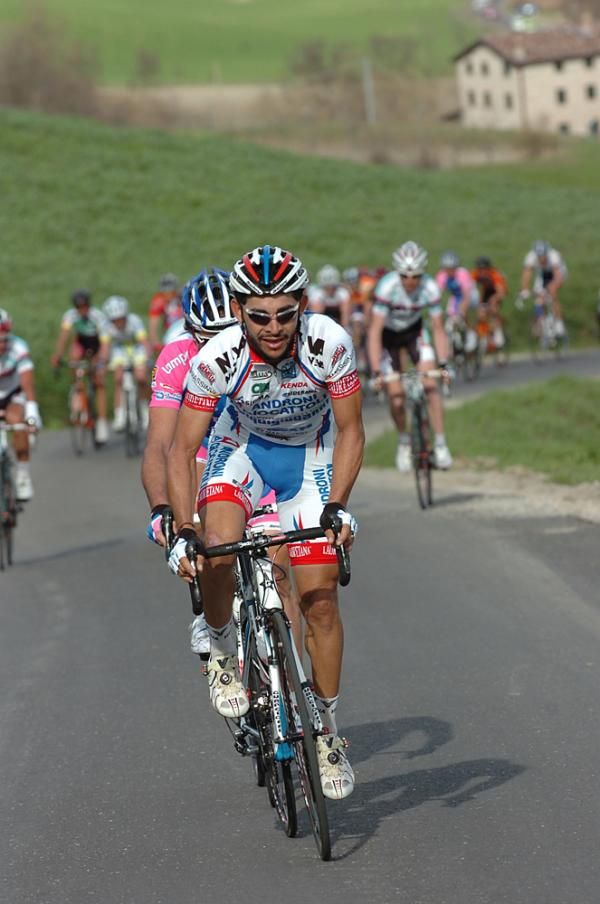 Jose Serpa on the attack in the Settimana Internazionale Coppi e Bartali.