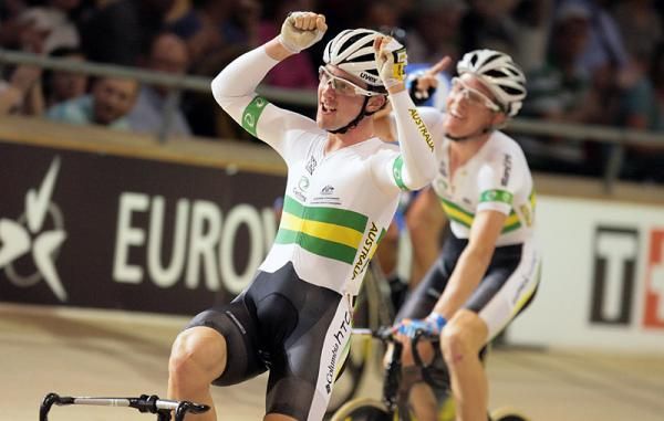 Leigh Howard and Cameron Meyer (Australia) celebrate their victory in the men's Madison.
