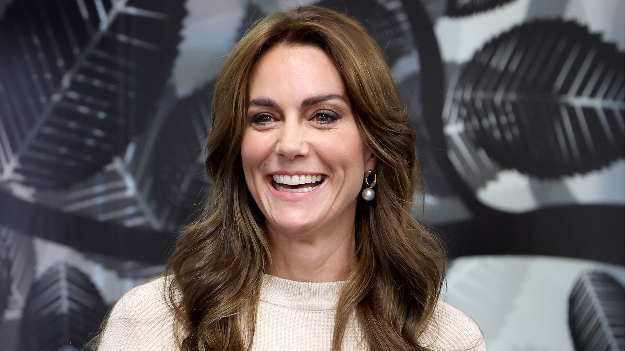 Comfortable, elegant and cosy - Kate Middleton's knitted skirt and jumper is a combination I'm shopping ready for cool autumn days