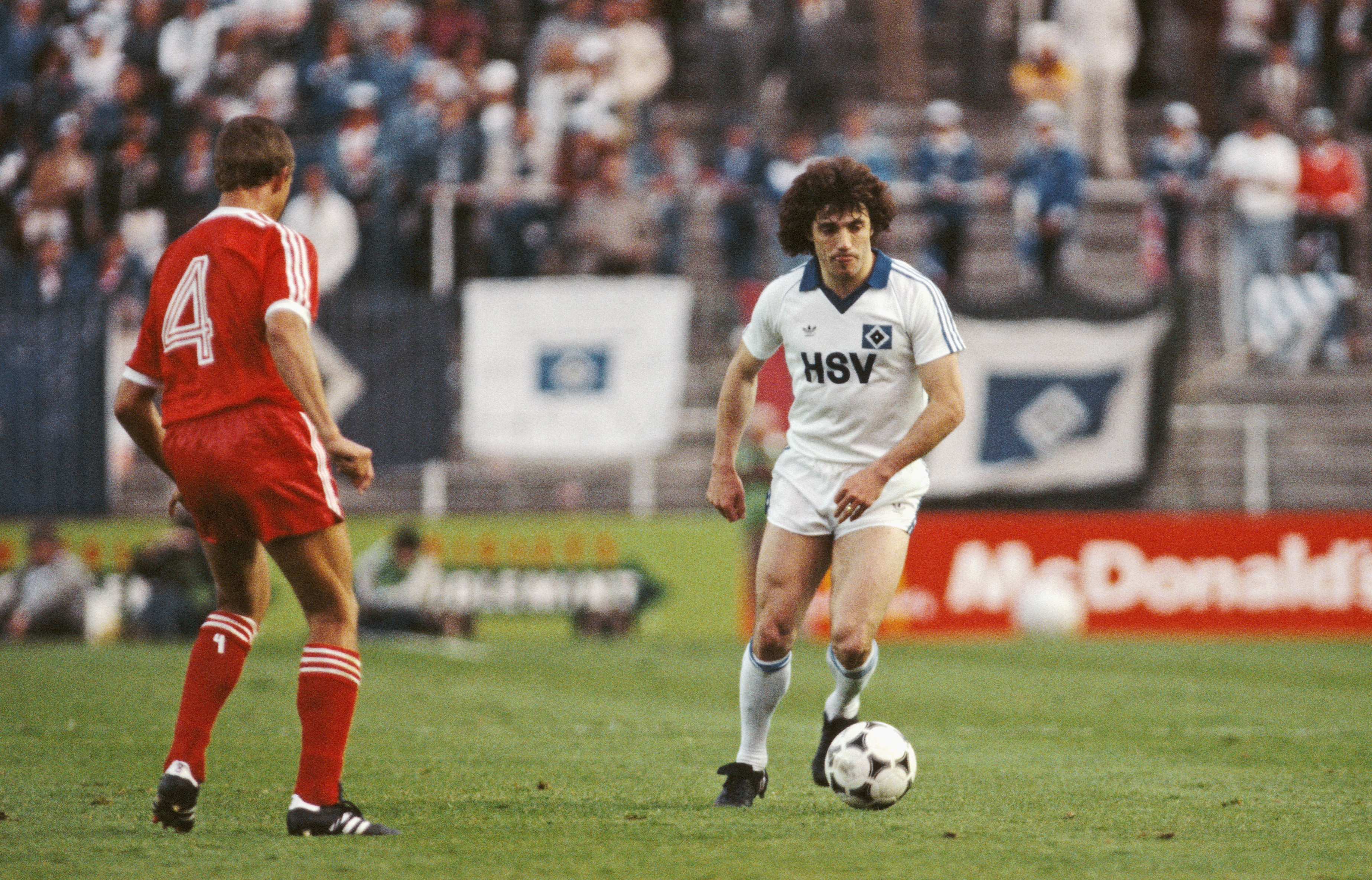 Kevin Keegan on the ball for Hamburg against Nottingham Forest in the 1980 European Cup final.