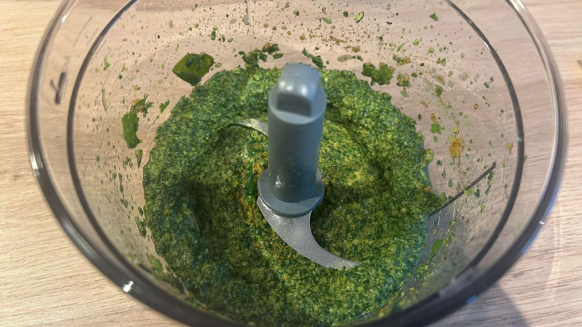 Saag ingredients prepared using Cuisinart Power Blend Immersion Blender