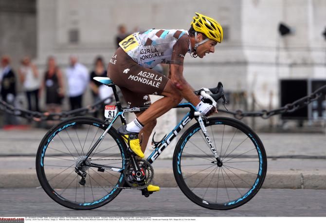 Jean-Christophe P&eacute;raud (Ag2r) had a crash and was forced to chase back on