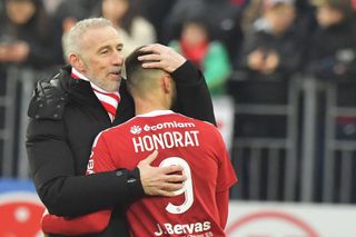 Brest's head coach Eric Roy (L) celebrates with Brest's French midfielder Franck Honorat (R) after winning the French L1 football match between Stade Brestois 29 (Brest) and SCO Angers at Stade Francis-Le Ble in Brest, western France on January 29, 2023.