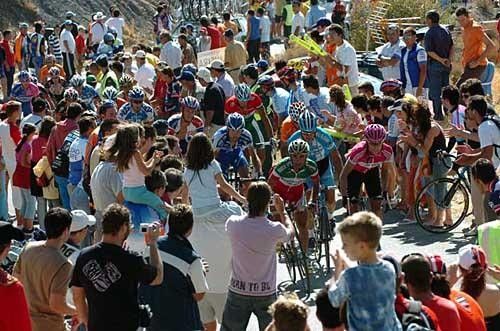 Here comes Paolo Bettini (Quick.Step-Innergetic) and co.