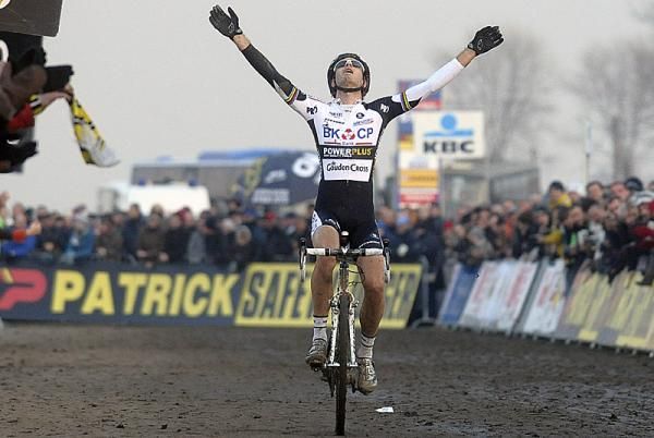 Niels Albert (BKCP - Powerplus) takes a well-earned victory in Koksijde.