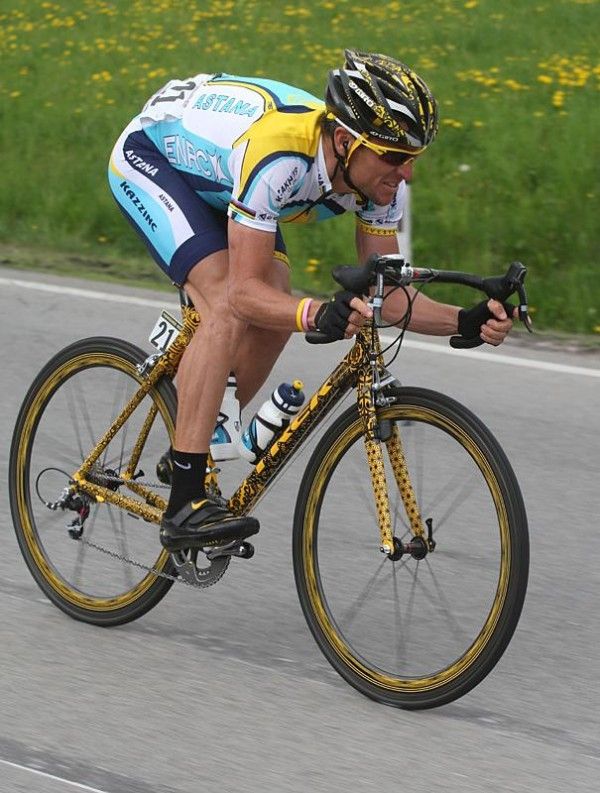 USA's Lance Armstrong (Astana) flies down a descent.