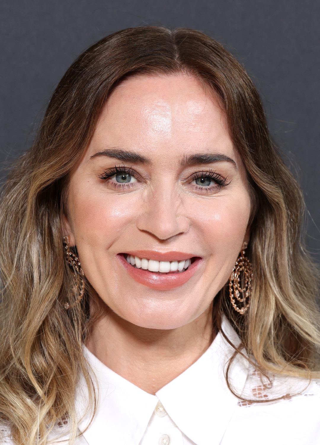 Emily Blunt wearing Sartoro Geneve poses for a photocall ahead of the In Conversation With Emily Blunt during the Red Sea International Film Festival 2024 on December 05, 2024 in Jeddah, Saudi Arabia