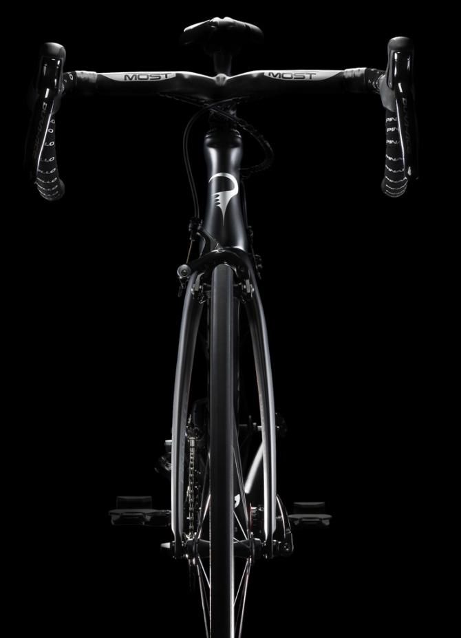 The super wide fork on the F8 reduces air turbulence