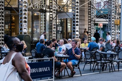 Outdoor dining in New York City,