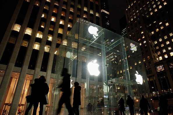Government calls Apple refusal to help FBI a "marketing strategy".