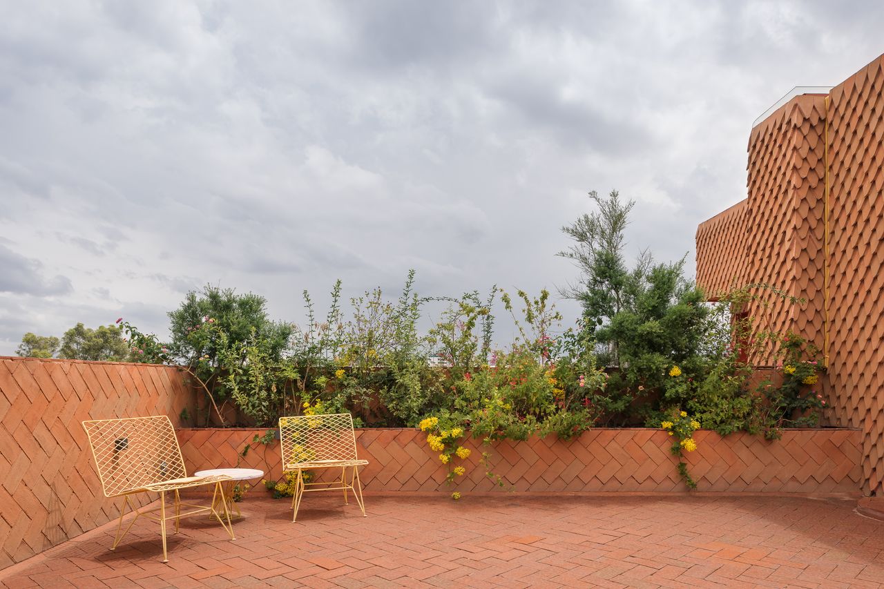 brick clad terrace in mexico city housing block by pedro y juana