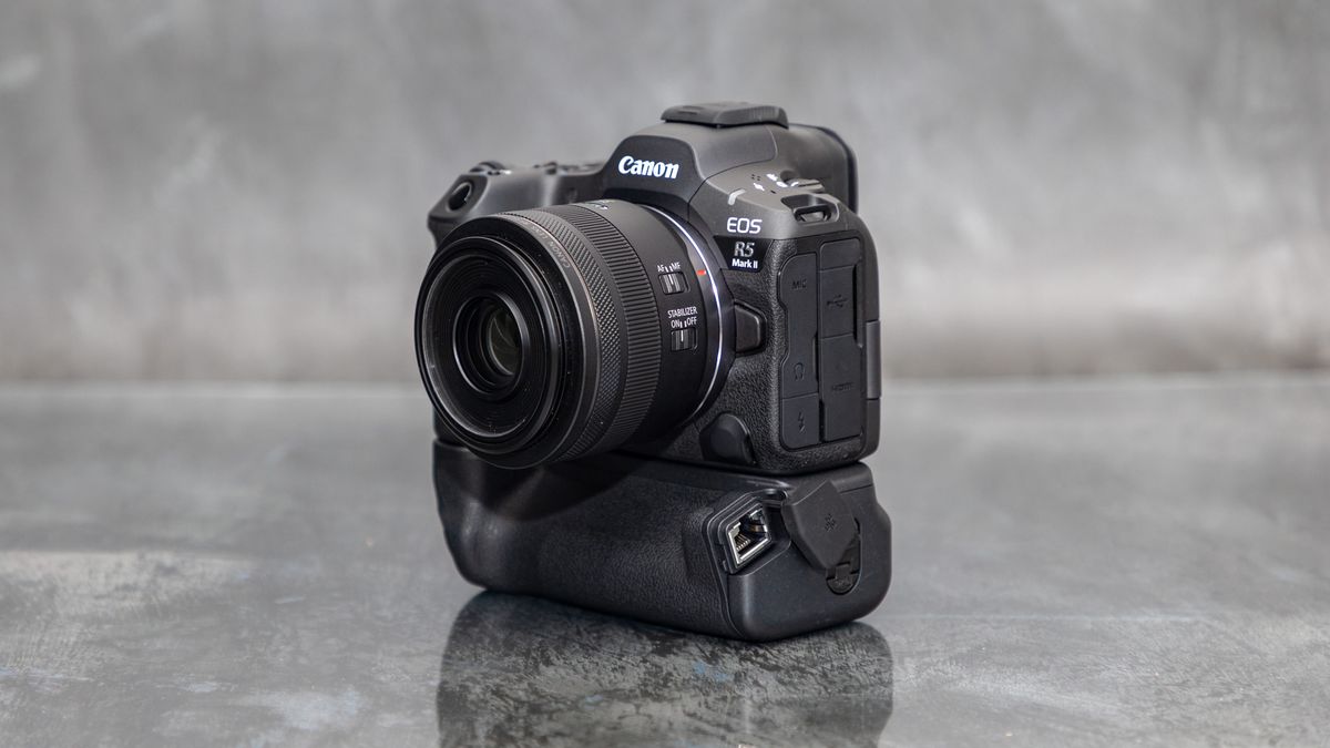 Canon BG-R20EP Battery Grip for Canon EOS R5 Mark II