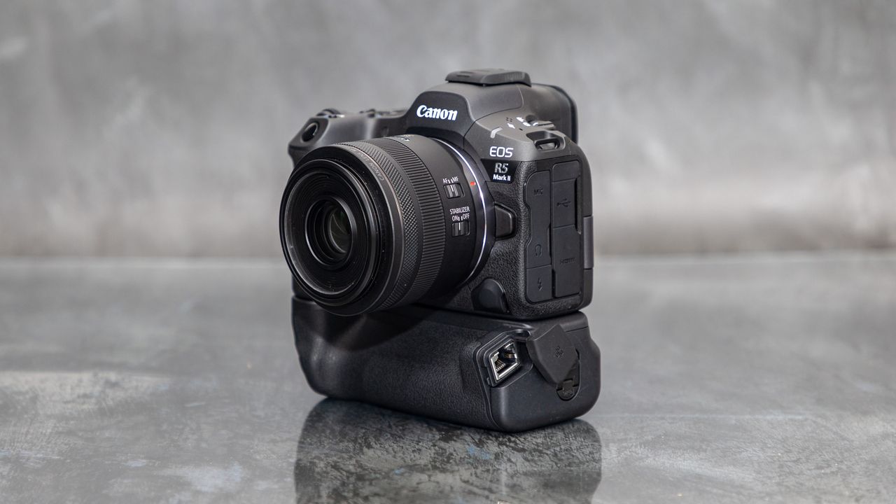 Canon BG-R20EP Battery Grip for Canon EOS R5 Mark II