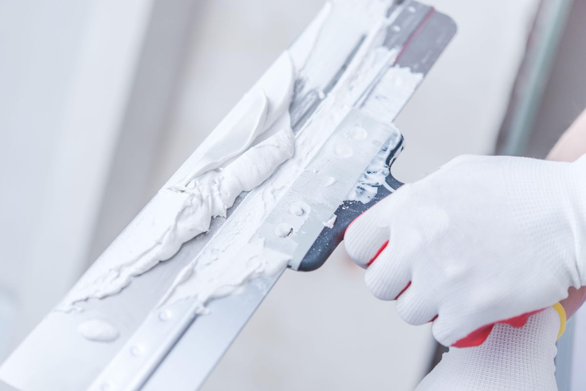 How to patch a drywall ceiling – an easy guide for DIYers