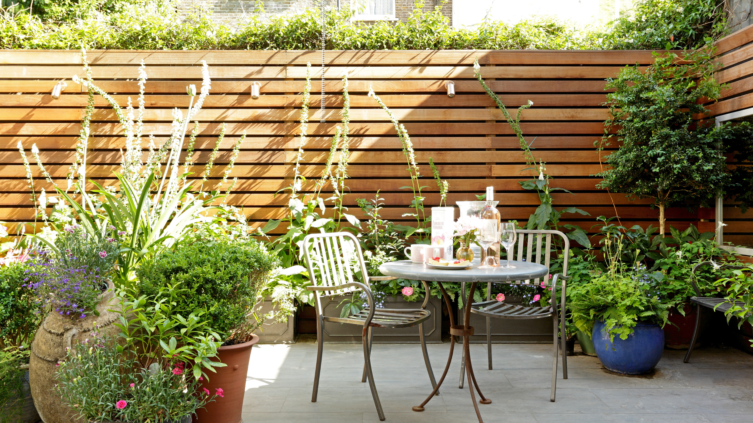 Only laundry pros know how handy this clever clothes line from Argos is – it’s perfect for tiny gardens