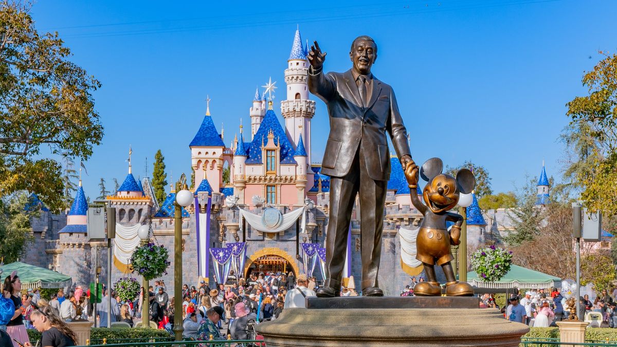 disneyland entrance to fantasyland