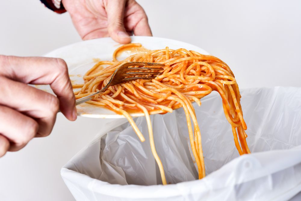 spaghetti, trash, food, food waste