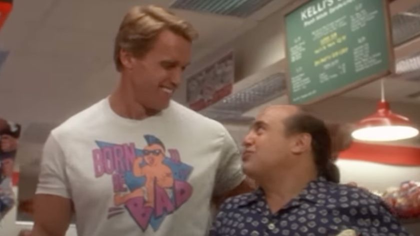 Arnold Schwarzenegger and Danny DeVito talking in Twins.