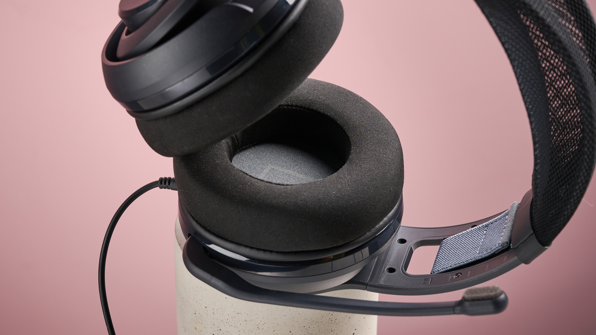 A closeup of the inside of Turtle Beach Atlas 200&#039;s earcup.