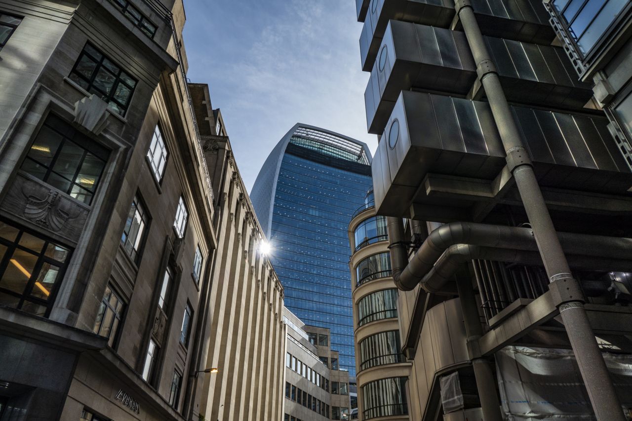 At low ISOs, the dynamic range offers the chance to recover lost shadow detail