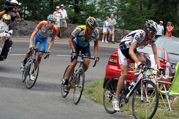 Fr&auml;nk Schleck (Saxo Bank) leads Lance Armstrong (Astana) and Bradley Wiggins (Garmin-Slipstream).