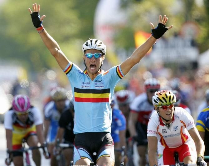 2005 Worlds: Tom Boonen (Belgium) sprints to the world championship in Madrid, Spain