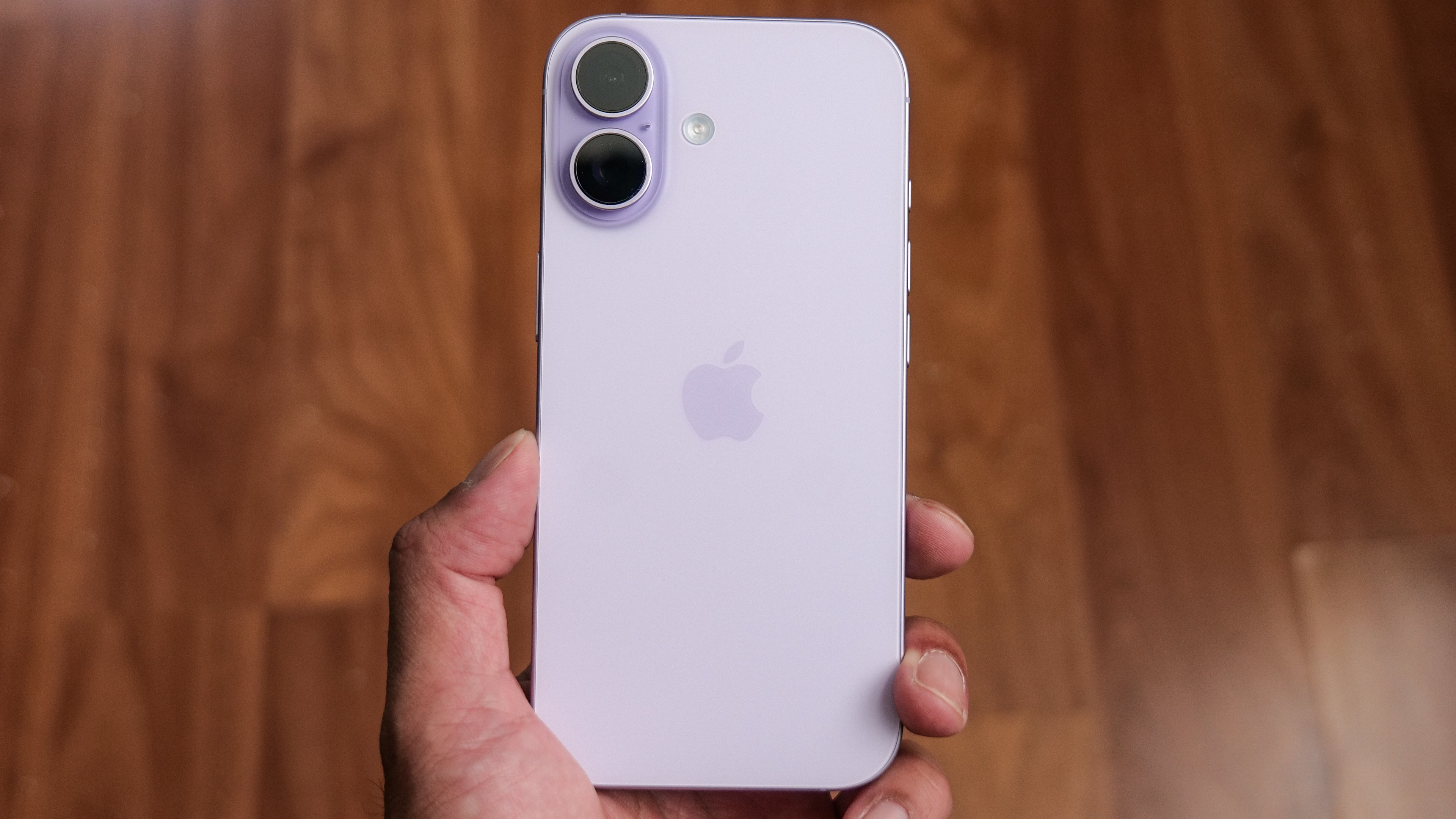Apple iPhone 17 review.