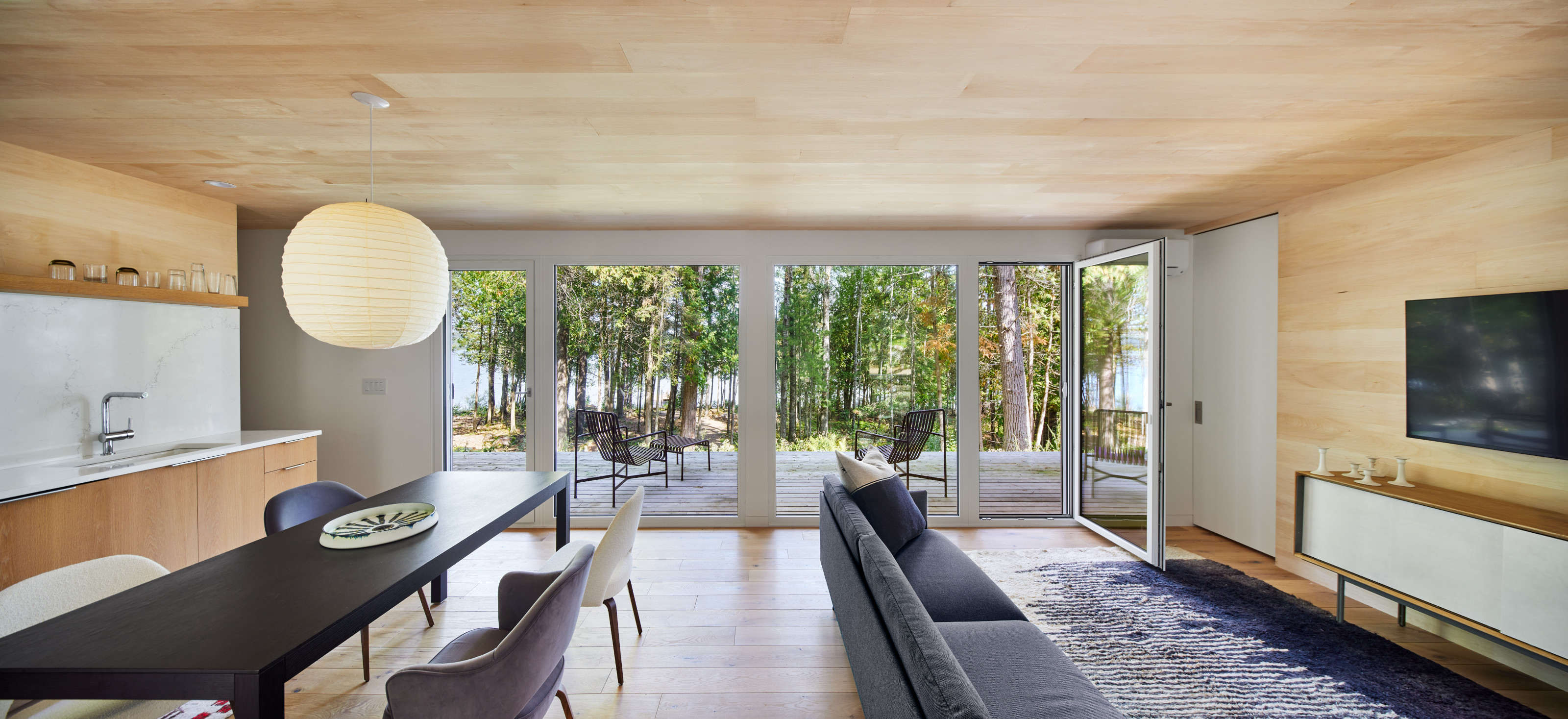 The main living space in the lakeside cabin by Snow Kreilich Architects