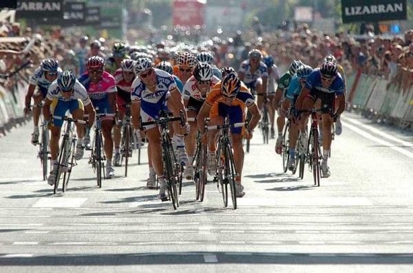 Oscar Freire (Rabobank) holds off Tom Boonen (Quick Step) to take his second Grand Tour stage of the year.