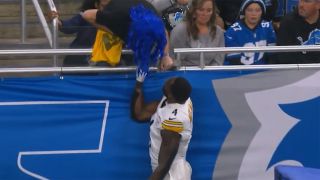 DK Metcalf interaction with fan in stands