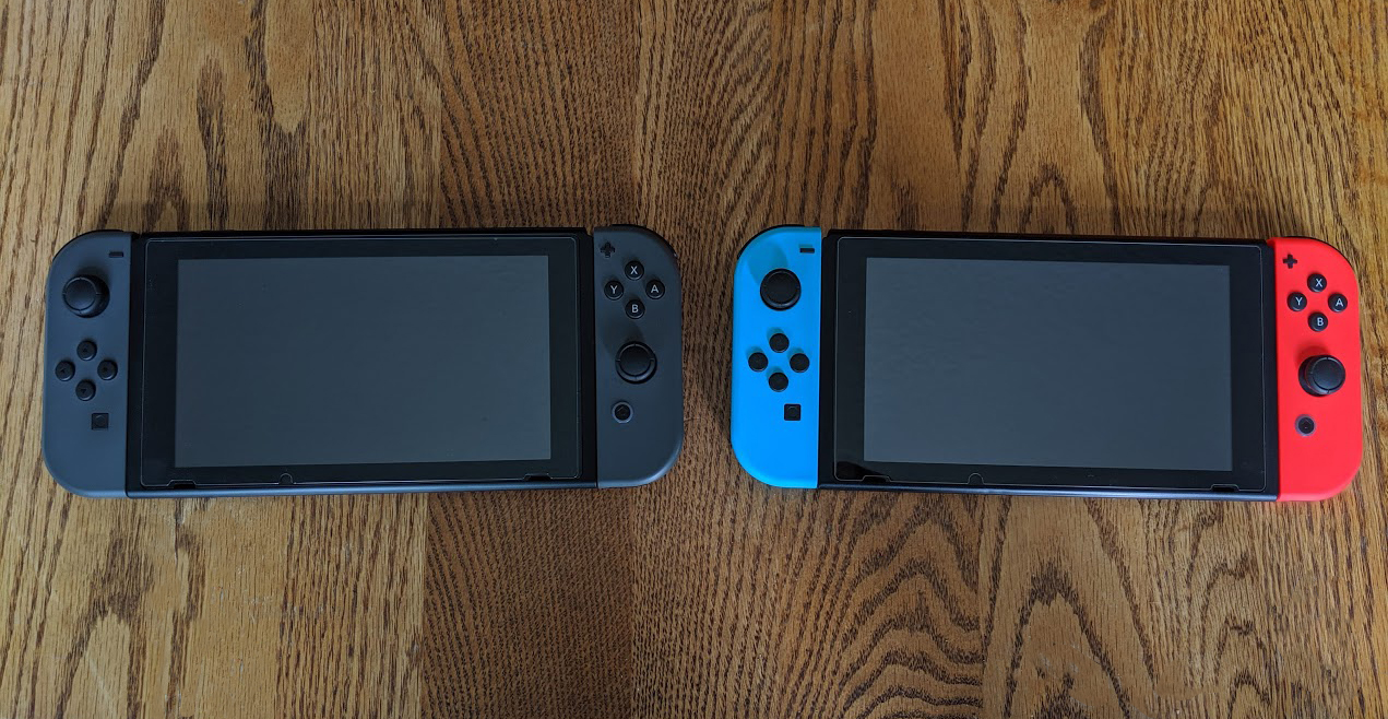 Dos consolas Nintendo Switch una al lado de la otra