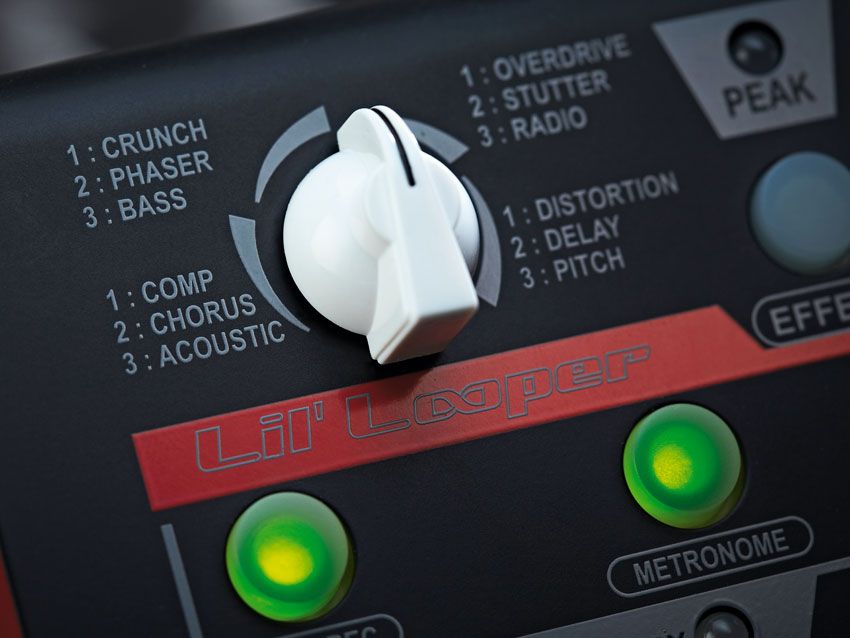 The rotary knob's four quadrants provide a wide range of loop effects