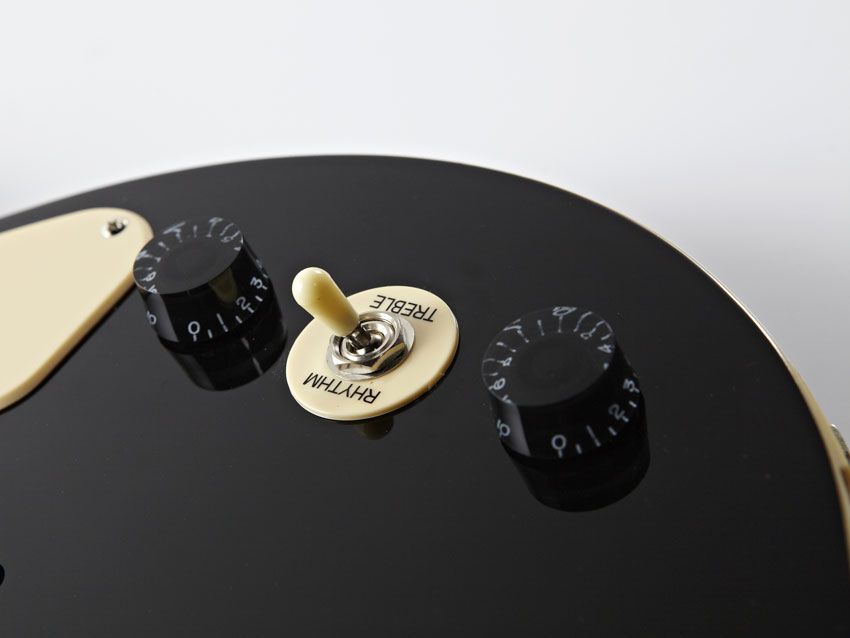 One volume, one tone and a three-way pickup selector: simple enough to be operated after several cans of lager, and therefore perfect