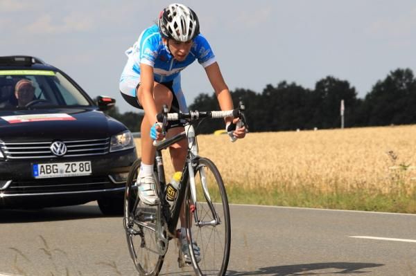 Helen Wyman (Horizon) gained a 2 minute gap on the peloton