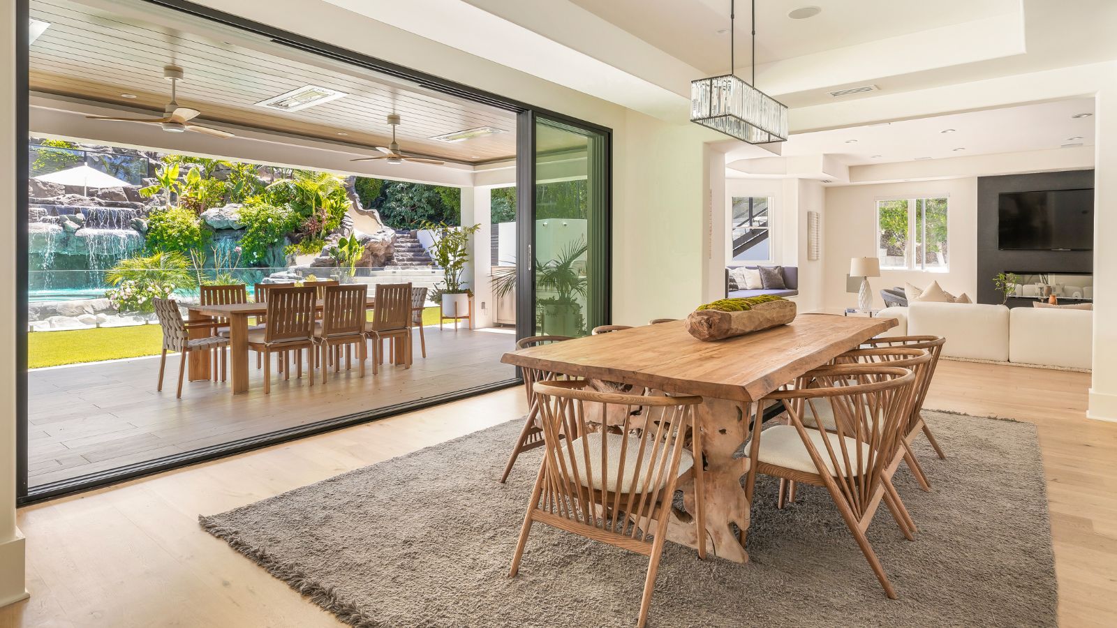 indoor/outdoor dining room